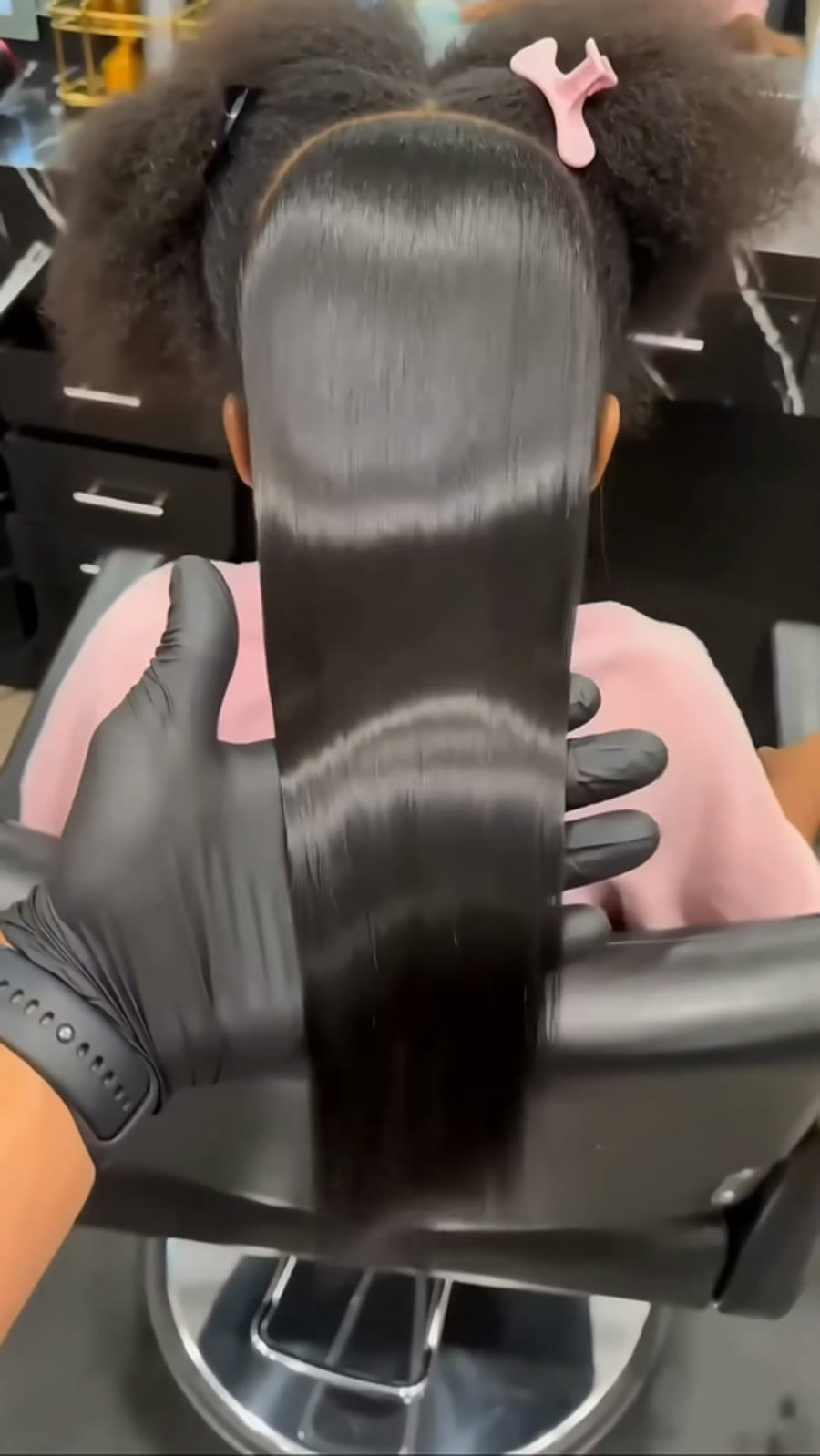 Cabello liso y brillante después de usar el cepillo alisador VaporLiss Pro