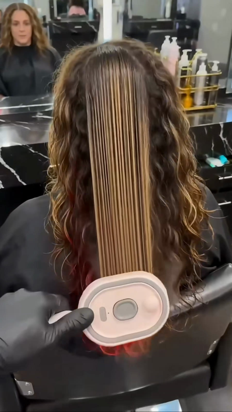 Cabello ondulado antes de usar el cepillo alisador VaporLiss Pro